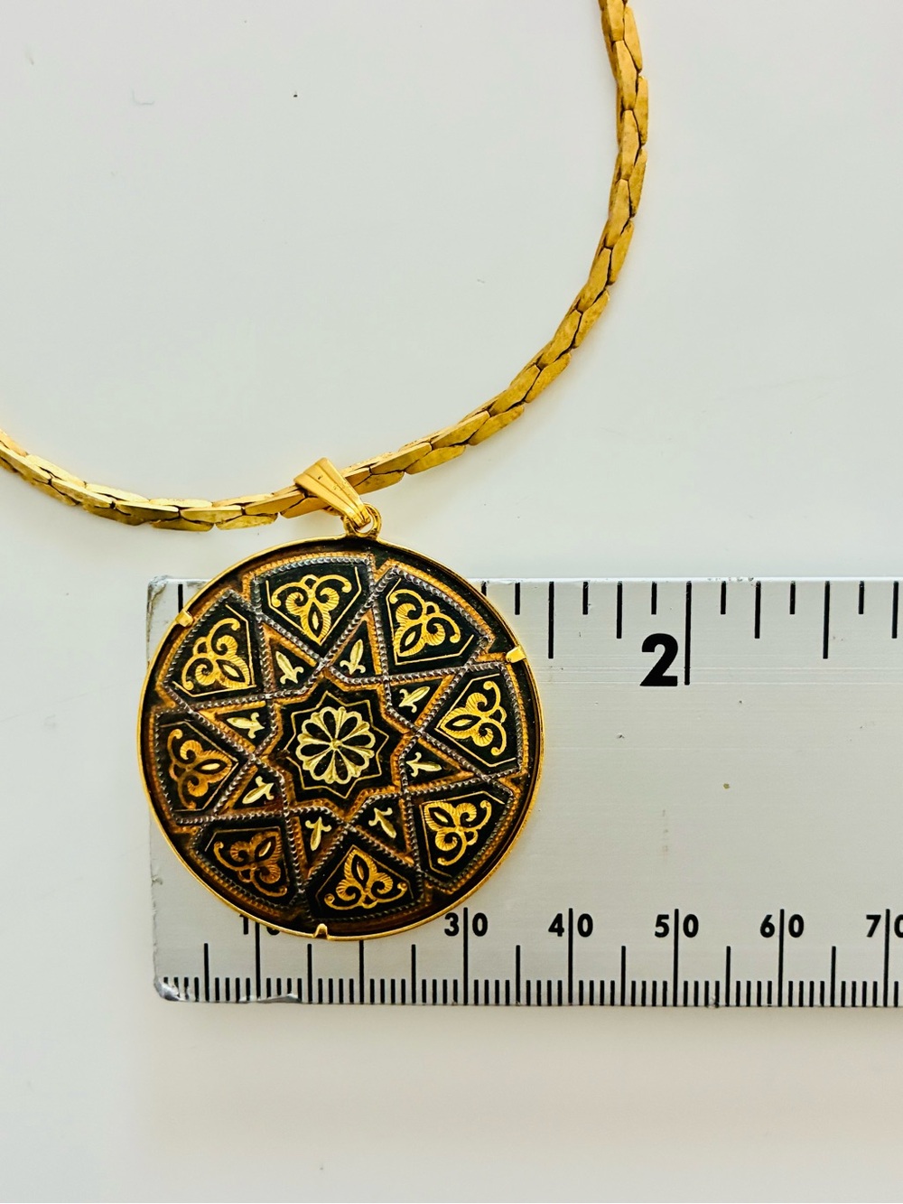 VTG Damascene Gold-Tone Star Medallion Pendant Necklace - INCLUDES CHAIN LINK - Picture 10 of 15